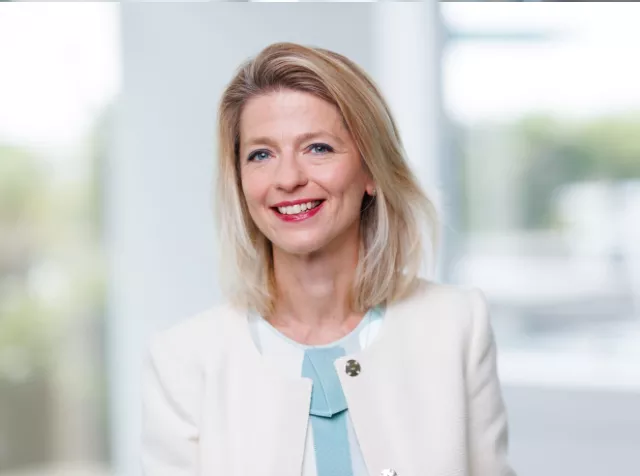 Headshot of Viktoria Otero del Val woman with shoulder length blonde hair smiling at camera