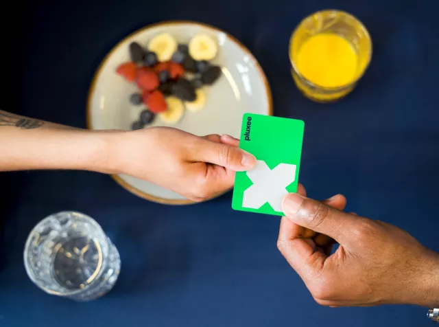  Pluxee continue d&#039;afficher une solide performance commerciale et financière au premier semestre et rehausse son objectif de marge d&#039;EBITDA récurrent sur l&#039;exercice 2025 